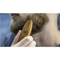 Дорожная щетка для бороды The Bluebeards Revenge Travel Beard Brush 5060297002328